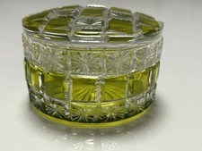 Boite à poudre sans bouton en cristal de Baccarat modèle Diamants étoilés