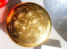 BOUTON PLAT UNIFORME DE COLLECTION - PLAQUÉ OR? ROSACE ETOILE 18mm BUTTON ANCIEN