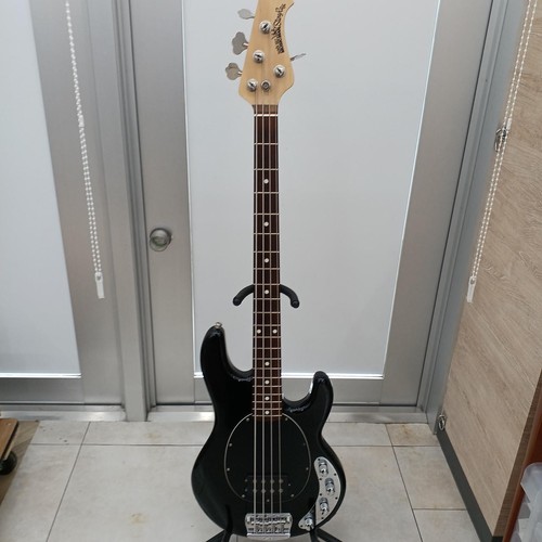 Guitare basse électrique