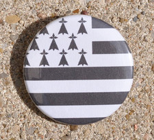 BADGE EPINGLE PINS BUTTON