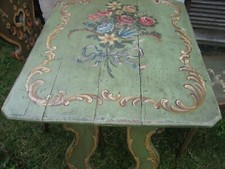 Ancienne Table à Rabat & 2 Chaises Escabelle bois Peint Suisse