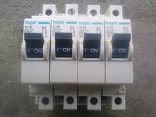4 x  disjoncteur 2 poles HAGER