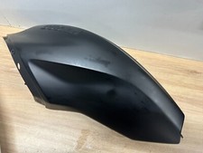 UN CACHE COUVERCLE DE