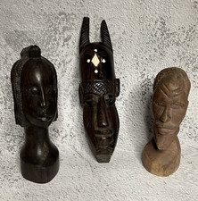 Lot art ethnique / Africain : 2 bustes / tête en bois + 1 masque à suspendre