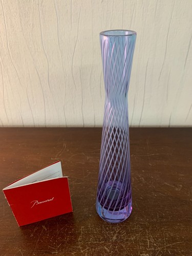 Vase soliflore violet gravé