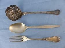 Lot CHRISTOFLE signé saupoudreuse + 1 cuillère et une fourchette