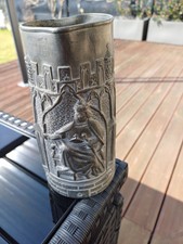 ANTIQ broc pichet chope etain decor médiéval chateau fort poinçon fleur lys+rose