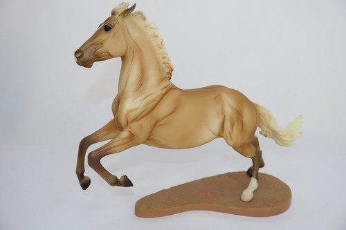 Breyer palomino quarter horse - palomino,