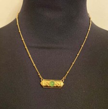 Collier pendentif rectangulaire plaqué or avec pierre semi-précieuse verte  - TU