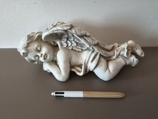 Ange en résine endormi