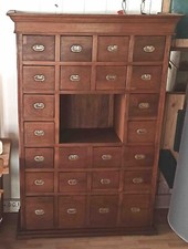 Meuble de métier à 24 tiroirs Cabinet d'apothicaire en teck Début XXe Ht 188 cm