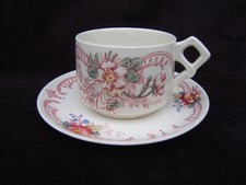 tasse et sous-tasse à