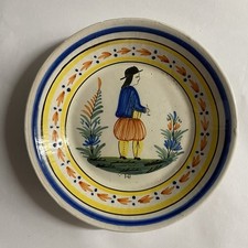 Ancienne assiette en Faïence de QUIMPER  signée HB