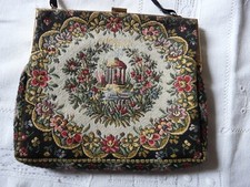 ancienne aumônière petit sac vintage en tapisserie