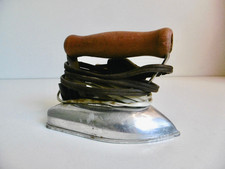 PETIT FER À REPASSER ÉLÉCTRIQUE JOUET OU POUR RUBANS - NON TESTÉ - VINTAGE