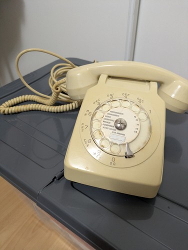 Téléphone cadran rotatif - à,