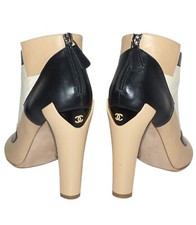 CHANEL BOOTS CUIR BEIGE NOIR ET OFF WHITE - Chanel boots
