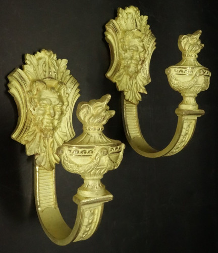 Paire embrasses aux têtes - d'embrasses,