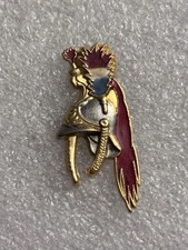 pin's Casque Coiffe Garde Républicaine Insigne Casque Signé Boussemart Tricolore