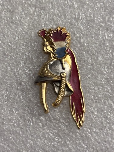 Pin casque coiffe - pin's, garde