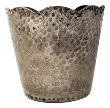 Gobelet en étain martelé