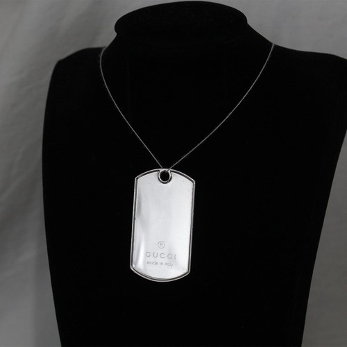 Collier pendentif plaque