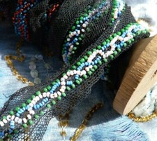 ANCIEN GALON BRODÉ DE PERLES DE VERRE SUR TULLE ART DÉCO de 2,25m VERS 1920 