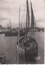 CONCARNEAU (Finistère) - Sardinier aux filets bleus