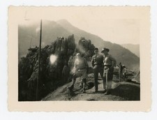 PHOTO snapshot, des militaires en surplomb Guerre d'Indochine Vietnam