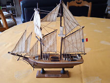 Ancienne maquette GOELETTE XVIII ème en bois sur socle bateau à voiles en B. E.