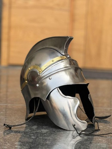 Casque romain corinthien
