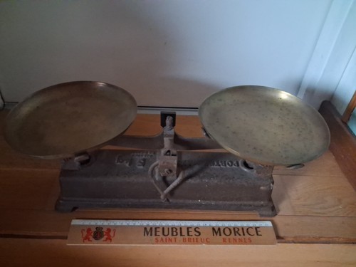 Ancienne balance fonte - en,