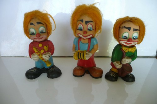 Trois clowns musiciens pouet - trois,