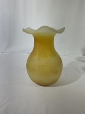 Vase en verre dépoli jaune