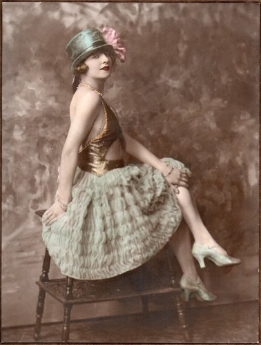 Italie femme artiste cabaret - femme,