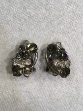 Vintage Clear And Dark Green Rhinestone Clip On Earrings Silver Tone Q38