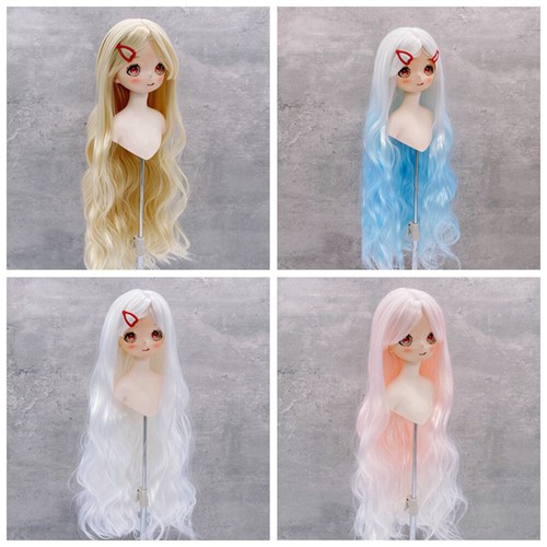 Poupée cheveux bouclés longs