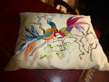 PETIT COUSSIN ANCIEN BRODE