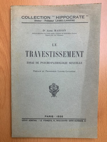 Travestissement essai de - -,