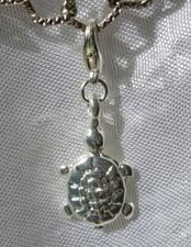 1 CHARM TORTUE PERLE EN 3D