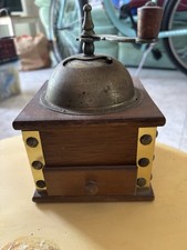 Moulin à café ancien en bois