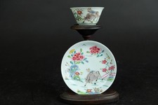 Ancienne tasse et soucoupe en porcelaine chinoise famille rose garçon chevauc...