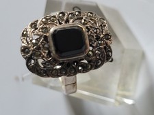 ancienne Bague en argent sertie d'une pierre central et petits zircon taille 55