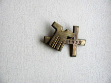 BROCHE ANCIENNE DE COMMUNION EN METAL   CROIX ET AUBE  1959    RELIGION