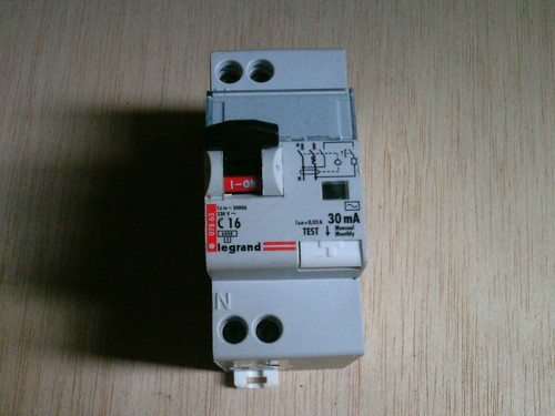 Disjoncteur differentiel 30ma - differentiel,
