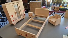 JOUET ANCIEN CHAMBRE DE POUPEE ACIENNE EN BOIS LIT CHEVET ARMOIRE FAUTEUIL