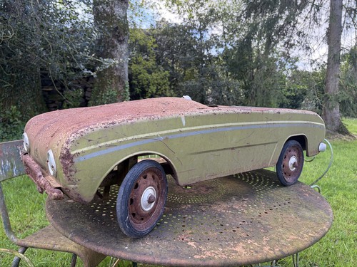 Ancienne voiture pédale - voiture, à