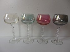 LOT DE 4 VERRES A VIN BLANC EN