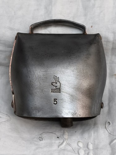 Cloche vache potee fer - de,
