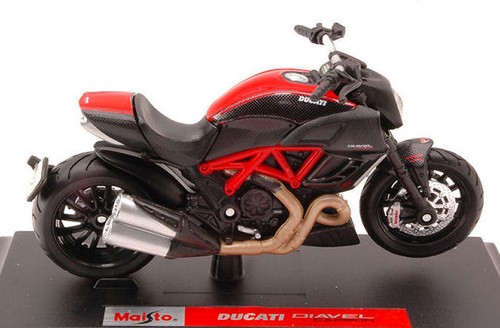 Miniature moto auto 18 - auto, 1:18